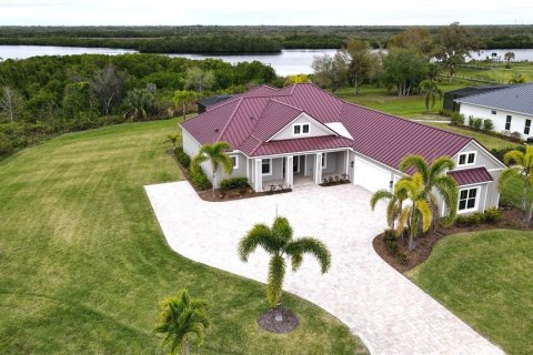 House in Punta Gorda, Florida 4 bedrooms, 267.56 sq.m. № 1046411 - photo 1