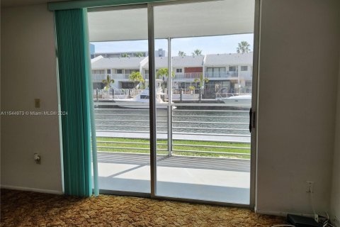 Copropriété à vendre à North Miami Beach, Floride: 1 chambre, 75.44 m2 № 1049464 - photo 6