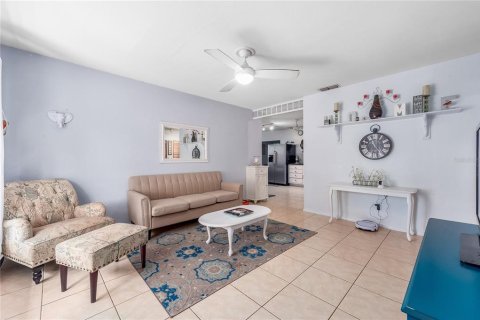 Casa en venta en Saint Petersburg, Florida, 3 dormitorios, 122.26 m2 № 1343481 - foto 4