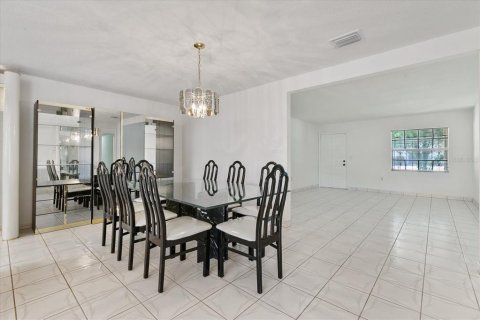 Villa ou maison à vendre à Tampa, Floride: 5 chambres, 188.22 m2 № 1343482 - photo 10