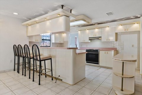 Casa en venta en Tampa, Florida, 5 dormitorios, 188.22 m2 № 1343482 - foto 9