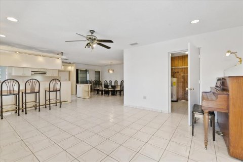 Villa ou maison à vendre à Tampa, Floride: 5 chambres, 188.22 m2 № 1343482 - photo 8