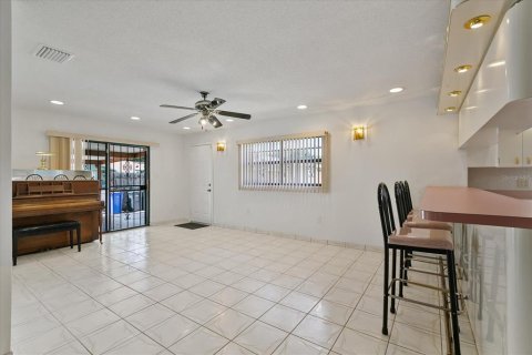 Casa en venta en Tampa, Florida, 5 dormitorios, 188.22 m2 № 1343482 - foto 11