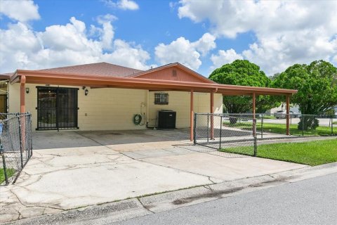 Villa ou maison à vendre à Tampa, Floride: 5 chambres, 188.22 m2 № 1343482 - photo 1