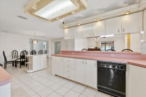 Villa ou maison à vendre à Tampa, Floride: 5 chambres, 188.22 m2 № 1343482 - photo 13