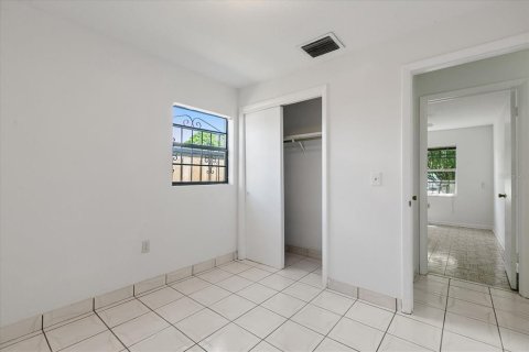 Casa en venta en Tampa, Florida, 5 dormitorios, 188.22 m2 № 1343482 - foto 25