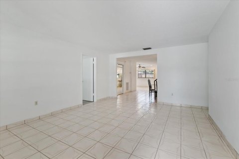 Casa en venta en Tampa, Florida, 5 dormitorios, 188.22 m2 № 1343482 - foto 21