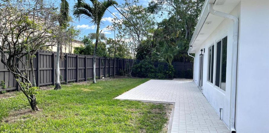 House in Boca Raton, Florida 3 bedrooms, 165.27 sq.m. № 1074726