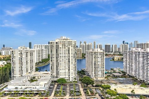 Condominio en venta en Aventura, Florida, 2 dormitorios, 117.8 m2 № 1305576 - foto 1