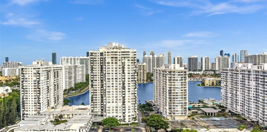 Condo in Aventura, Florida, 2 bedrooms  № 1305576