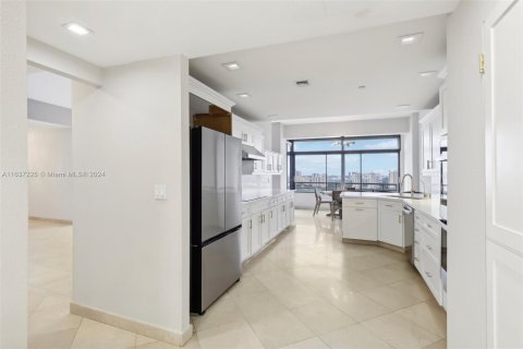 Condo in Aventura, Florida, 5 bedrooms  № 1325225 - photo 16