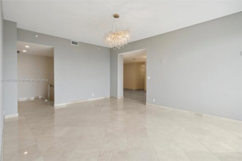 Copropriété à vendre à Aventura, Floride: 5 chambres, 499.07 m2 № 1325225 - photo 15