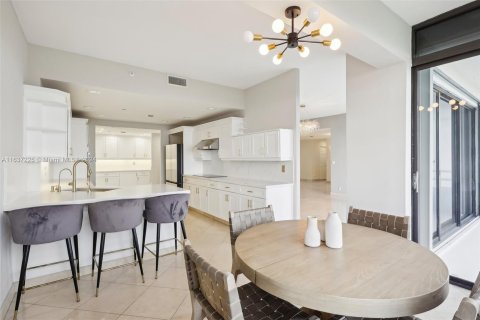 Condo in Aventura, Florida, 5 bedrooms  № 1325225 - photo 13