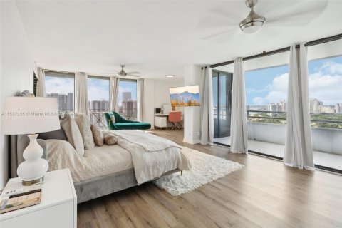 Condo in Aventura, Florida, 5 bedrooms  № 1325225 - photo 25