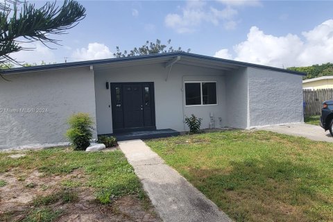 Villa ou maison à vendre à Pompano Beach, Floride: 4 chambres № 1325224 - photo 1