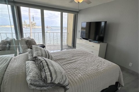 Copropriété à vendre à Pompano Beach, Floride: 1 chambre, 79.9 m2 № 1040485 - photo 9