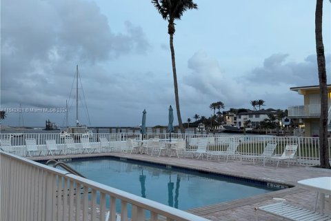 Copropriété à vendre à Pompano Beach, Floride: 1 chambre, 79.9 m2 № 1040485 - photo 13