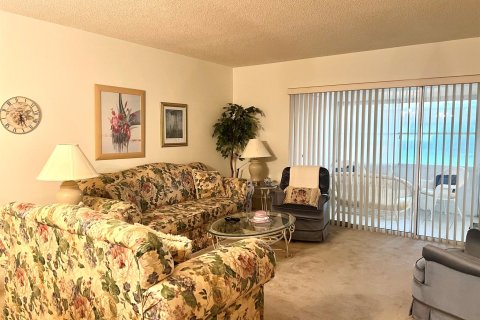 House in Lake Worth, Florida 2 bedrooms, 87.42 sq.m. № 1031837 - photo 5