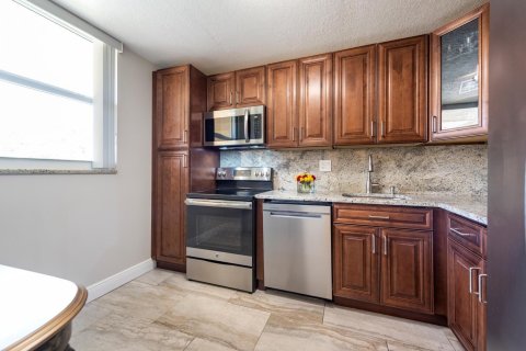 Condo in Lauderhill, Florida, 2 bedrooms  № 1031839 - photo 14