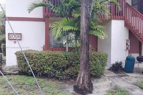 Condo in Lauderhill, Florida, 1 bedroom  № 1237327 - photo 1