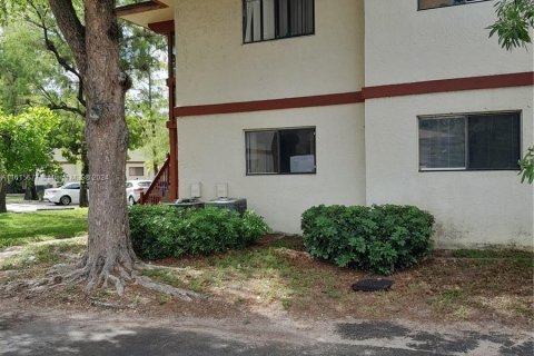 Condo in Lauderhill, Florida, 1 bedroom  № 1237327 - photo 3