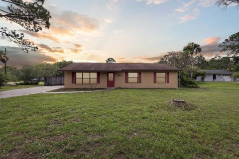 House in Edgewater, Florida 3 bedrooms, 120.77 sq.m. № 1273277 - photo 1