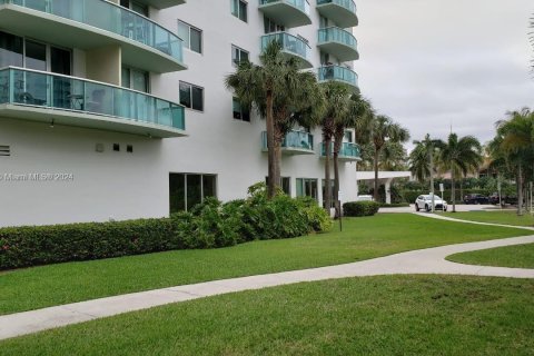 Condo in Sunny Isles Beach, Florida, 1 bedroom  № 1293732 - photo 19