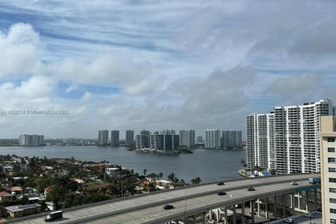 Condo in Sunny Isles Beach, Florida, 1 bedroom  № 1293732 - photo 2