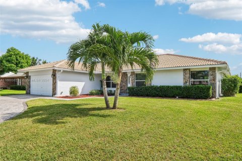 House in Coral Springs, Florida 4 bedrooms, 207.36 sq.m. № 1397389 - photo 7