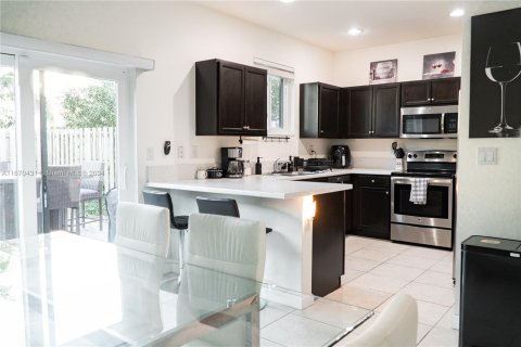 Adosado en venta en Homestead, Florida, 3 dormitorios, 130.71 m2 № 1390068 - foto 1