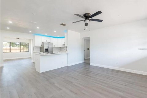 Casa en venta en Tampa, Florida, 4 dormitorios, 146.6 m2 № 1342186 - foto 4