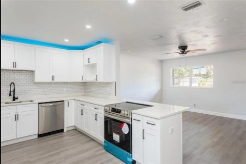 Casa en venta en Tampa, Florida, 4 dormitorios, 146.6 m2 № 1342186 - foto 7