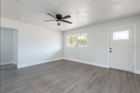 Casa en venta en Tampa, Florida, 4 dormitorios, 146.6 m2 № 1342186 - foto 3