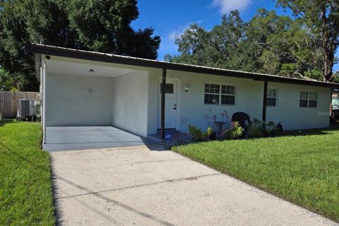 House in Tampa, Florida 4 bedrooms, 146.6 sq.m. № 1342186 - photo 2