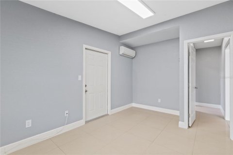 Casa en venta en Tampa, Florida, 5 dormitorios, 191.84 m2 № 1342252 - foto 14