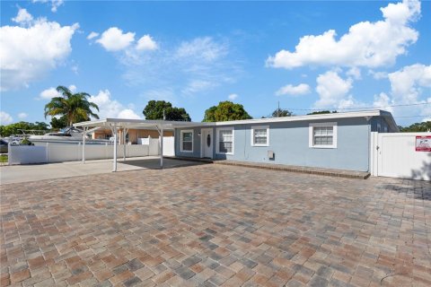 Casa en venta en Tampa, Florida, 5 dormitorios, 191.84 m2 № 1342252 - foto 5