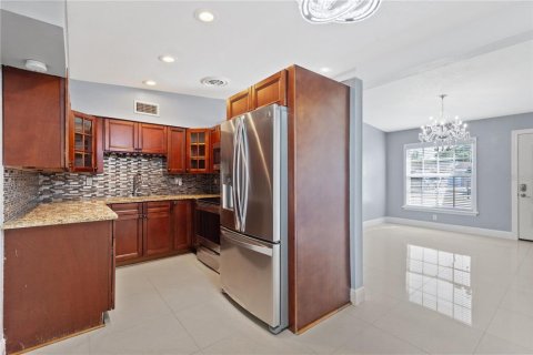 Casa en venta en Tampa, Florida, 5 dormitorios, 191.84 m2 № 1342252 - foto 10