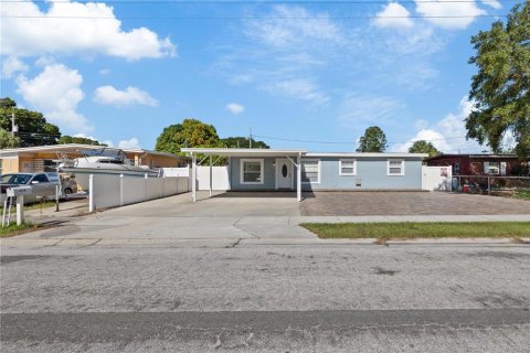 Villa ou maison à vendre à Tampa, Floride: 5 chambres, 191.84 m2 № 1342252 - photo 1