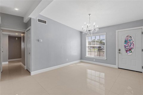 Villa ou maison à vendre à Tampa, Floride: 5 chambres, 191.84 m2 № 1342252 - photo 6