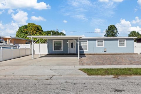 Casa en venta en Tampa, Florida, 5 dormitorios, 191.84 m2 № 1342252 - foto 2