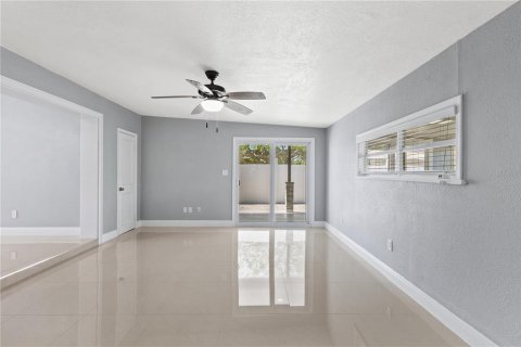 Villa ou maison à vendre à Tampa, Floride: 5 chambres, 191.84 m2 № 1342252 - photo 27