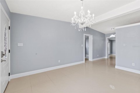 Villa ou maison à vendre à Tampa, Floride: 5 chambres, 191.84 m2 № 1342252 - photo 8