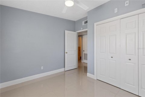 Casa en venta en Tampa, Florida, 5 dormitorios, 191.84 m2 № 1342252 - foto 21