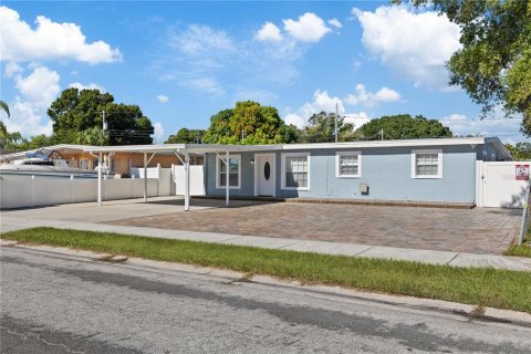 Casa en venta en Tampa, Florida, 5 dormitorios, 191.84 m2 № 1342252 - foto 3