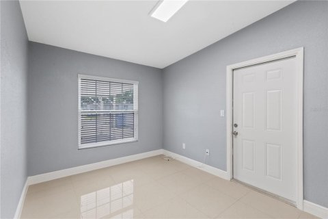 Casa en venta en Tampa, Florida, 5 dormitorios, 191.84 m2 № 1342252 - foto 13