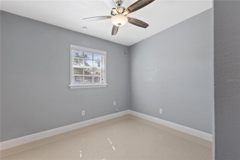 Casa en venta en Tampa, Florida, 5 dormitorios, 191.84 m2 № 1342252 - foto 20