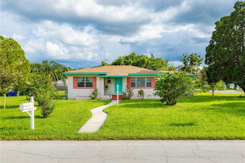 House in Lakeland, Florida 3 bedrooms, 124.86 sq.m. № 1344107 - photo 1