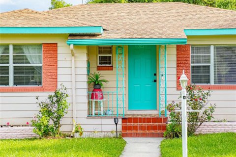 House in Lakeland, Florida 3 bedrooms, 124.86 sq.m. № 1344107 - photo 2