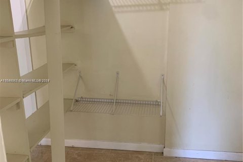 Condo in Lauderhill, Florida, 1 bedroom  № 1059627 - photo 11