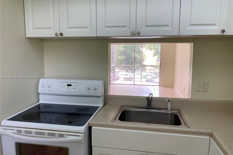 Condo in Lauderhill, Florida, 1 bedroom  № 1059627 - photo 5